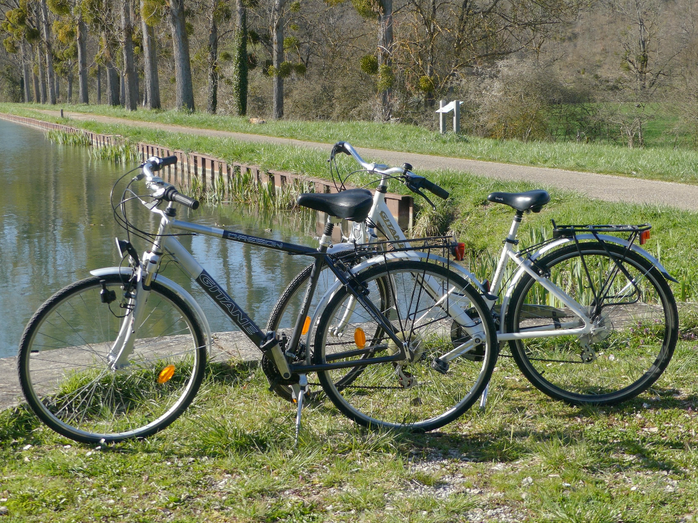 Les biclous sur le canal de Bourgogne